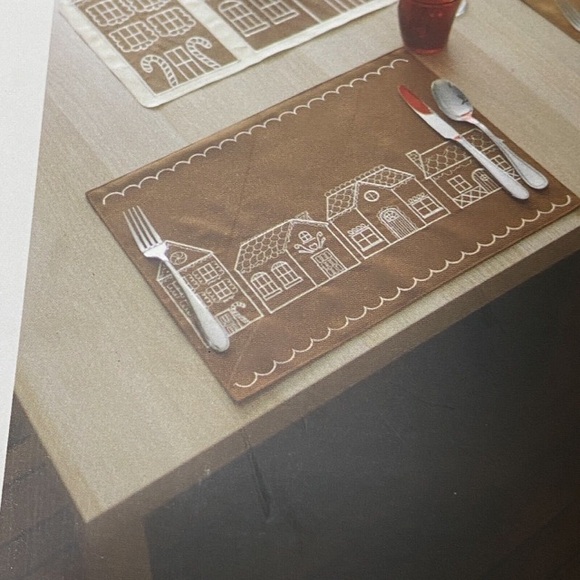 Brand New Aldi Christmas Gingerbread Houses Placemats-Set of 4 - Picture 3 of 4